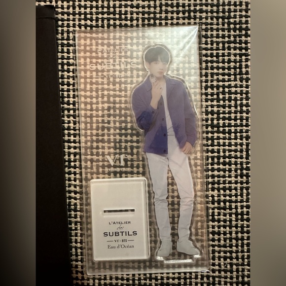 BTS × VT L'ATELIER des SUBTILS Official Acrylic Stand Figure Standee Jungkook JK - Picture 2 of 4